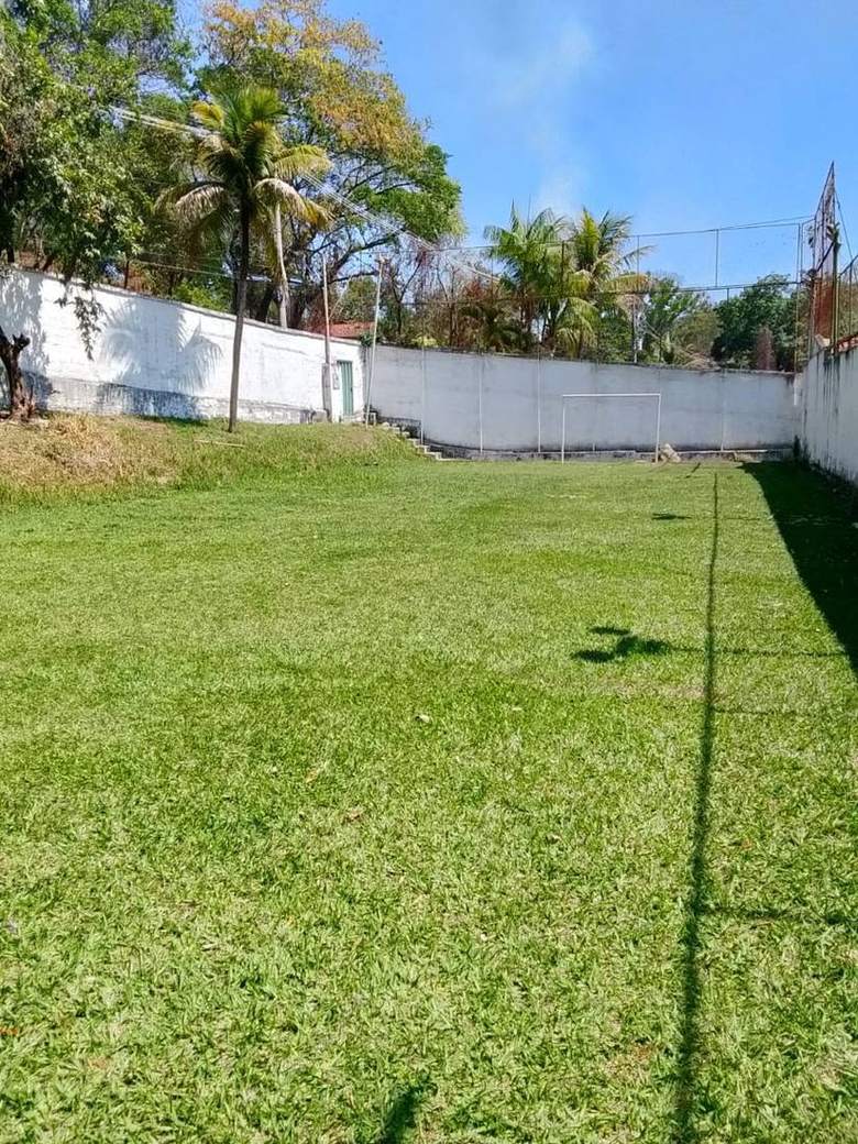 Campo de futebol gramado da clínica de reabilitação
